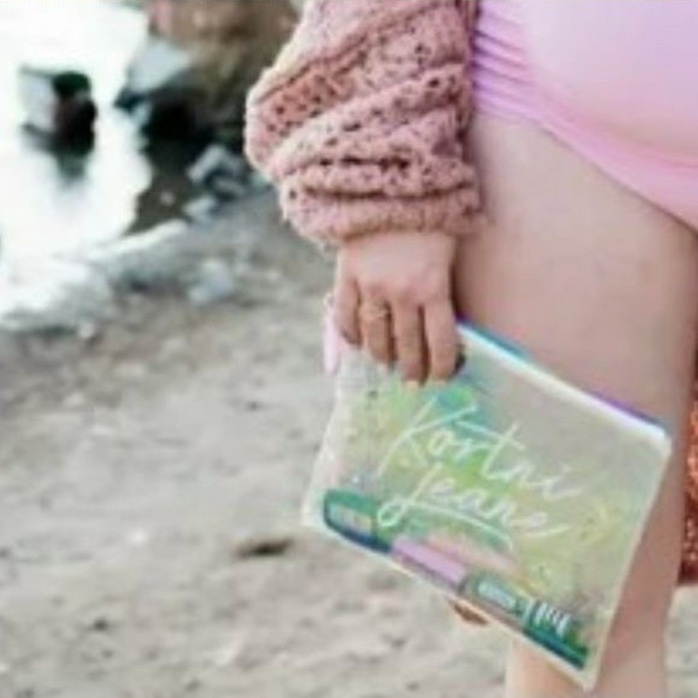 Kortni Jeane Iridescent Pouch - Picture 3 of 5